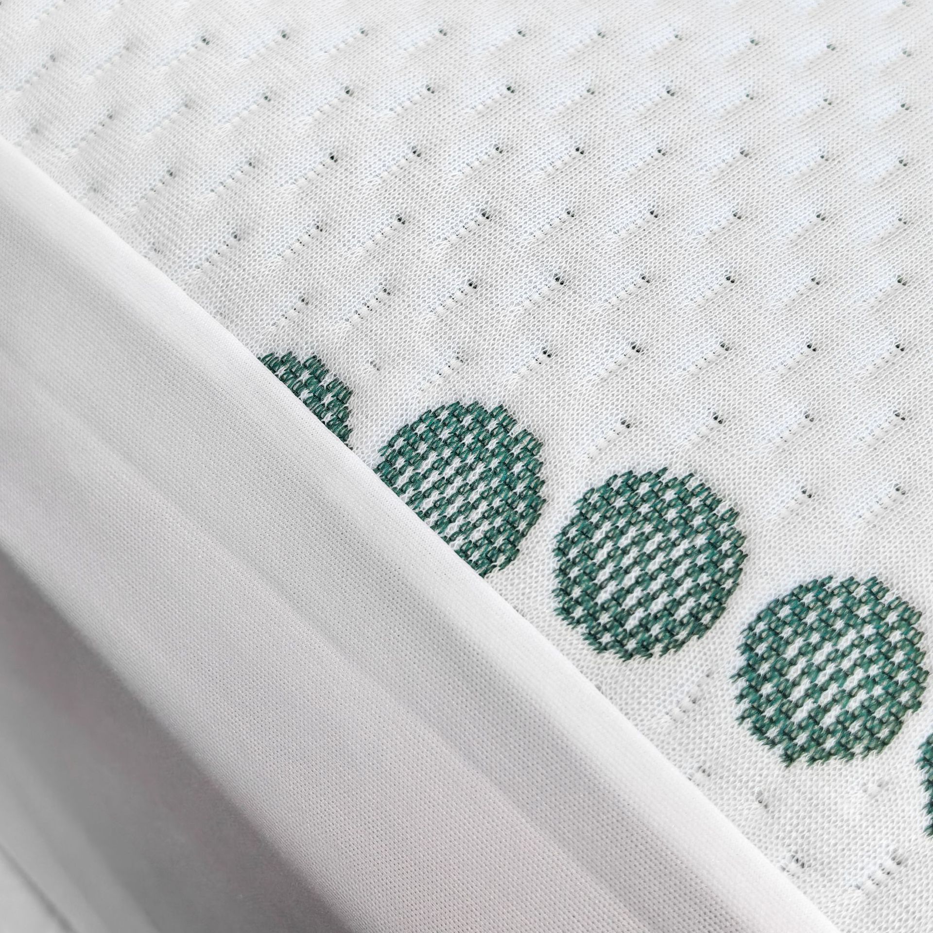Quilted Waterproof Mattress Protector Made Of 100% Polyester Air-layer Fabric, Suitable For Simmons Soft Mattresses,_voghion.com