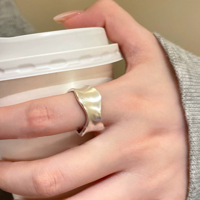 韓国版の不規則な925スターリングシルバーの女性用多用途リング、ニッチなインスタイルのデザイン、色あせしない組み合わせリング