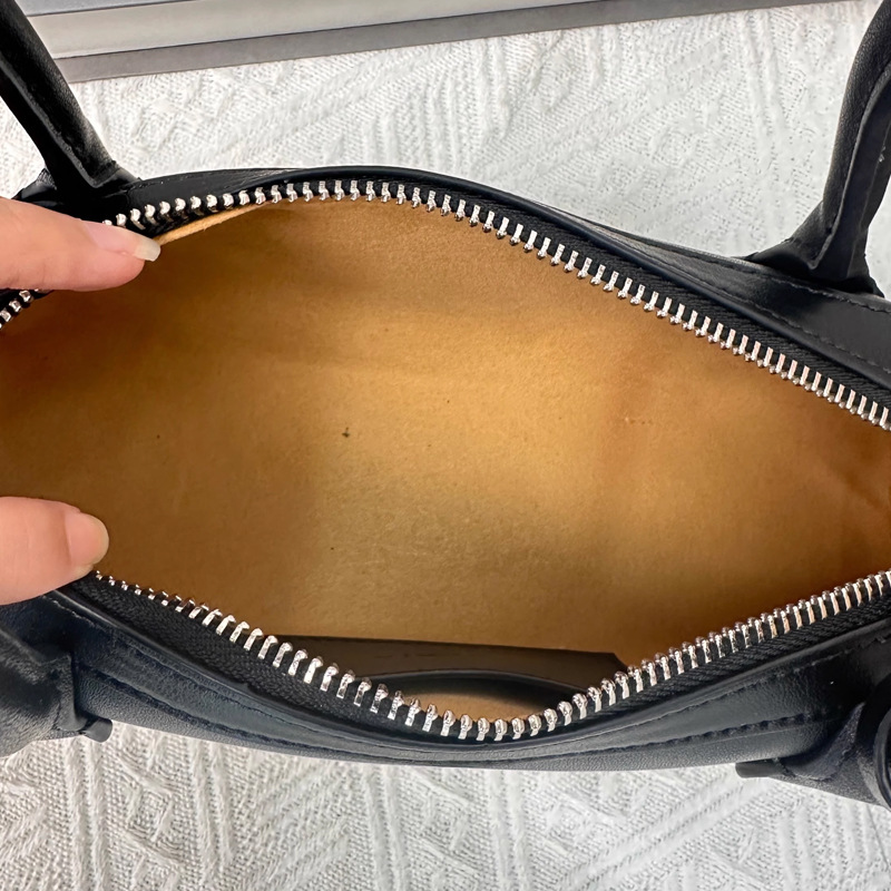 French Niche Baguette Bag Retro Underarm Bag Genuine Leather Women's Handbag Casual Commuter Versatile Shoulder Bag - Thumbnail 3