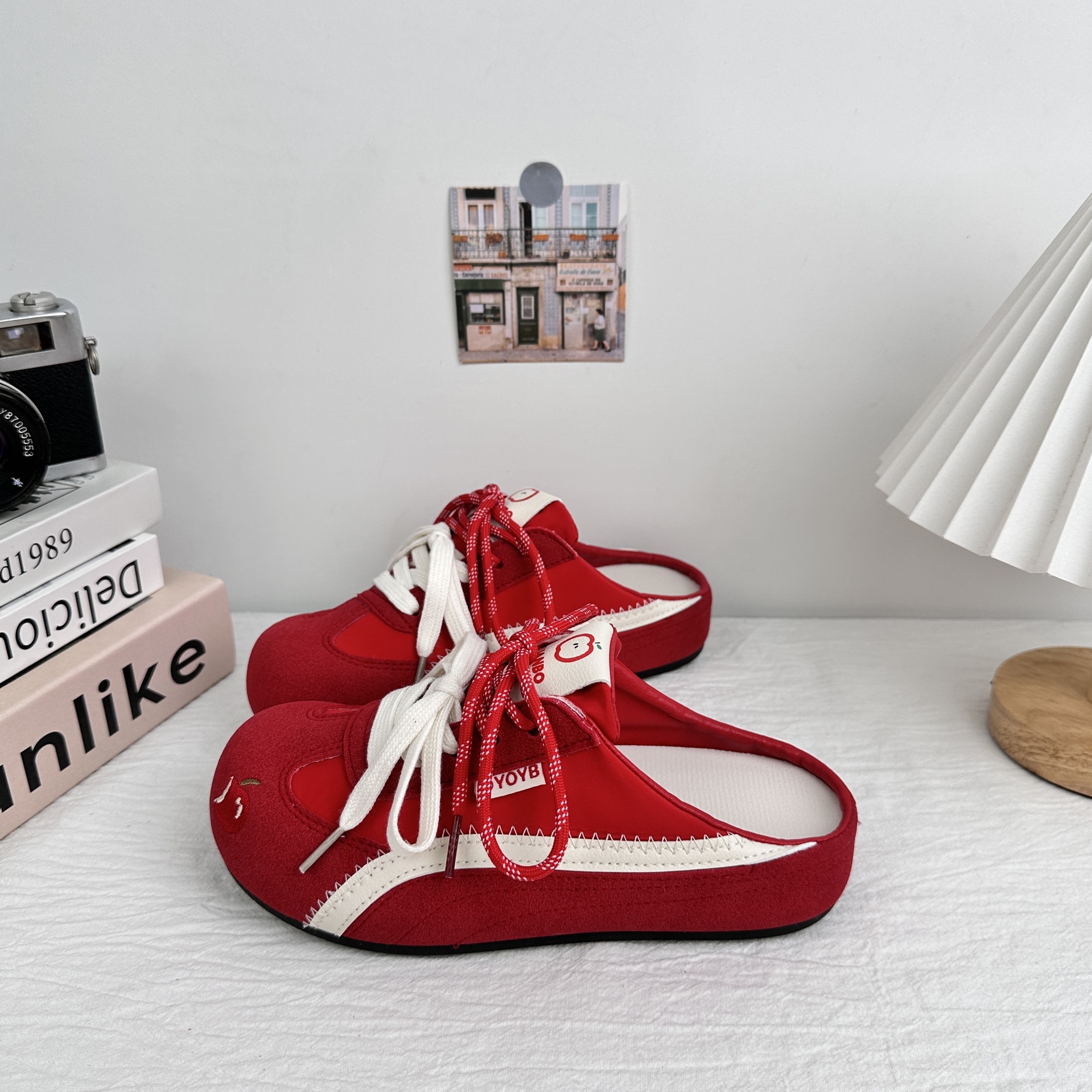 Zapatos perezosos de onda lejana para mujer 2025 nuevo estilo de un pedal y dos desgaste zapatos blancos de verano zapatillas de deporte zapatos casuales de nicho