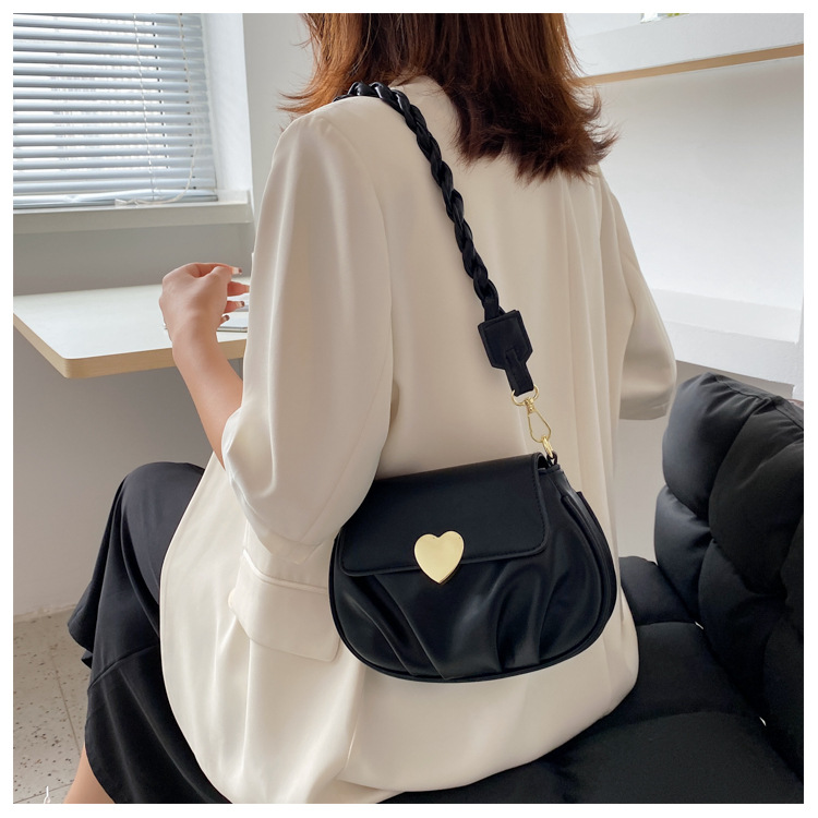 Wholesale Heart Buckle Fold One-shoulder Messenger Small Round Bag Nihaojewelry display picture 54