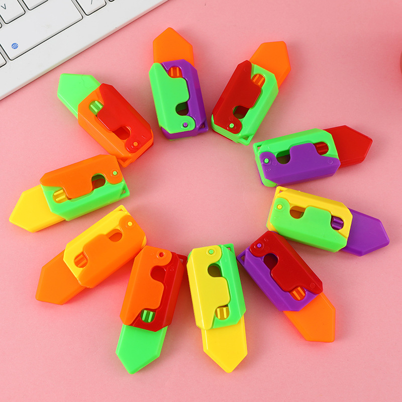 Cuchillo de gravedad 3D explosivo transfronterizo mini portátil de 6cm Cuchillo de zanahoria luminoso Cuchillo de zanahoria de juguete de descompresión