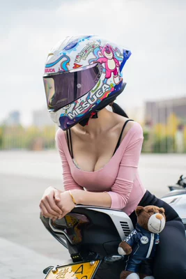 Motosiklet kaskı (dəbilqə) — full helmet electric car four - 2025-new-style-strawberry-bear-blue-single-lens-xs