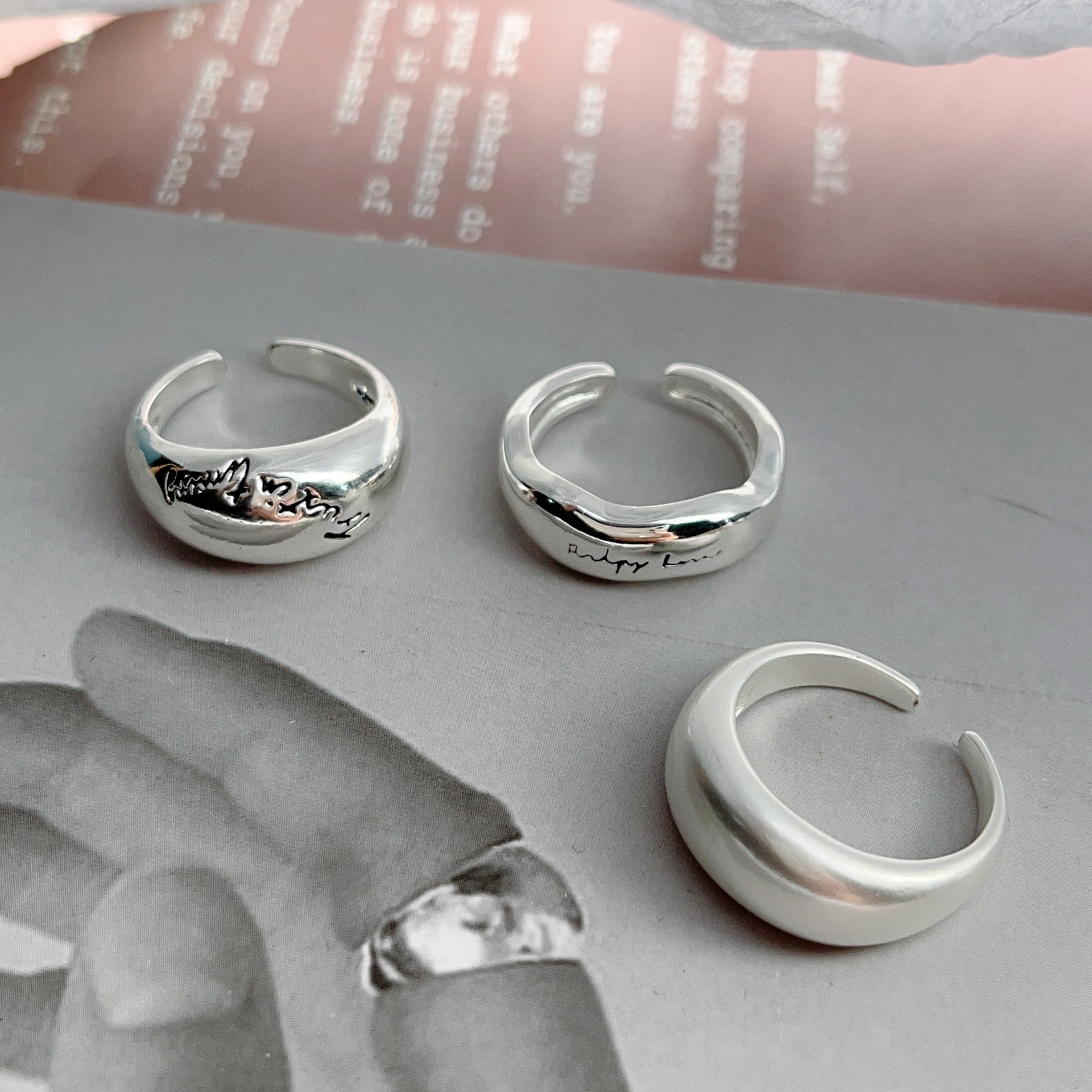 黃銅電鍍925銀抹黑字母戒指亞銀素戒ins小眾設計感上手好看戒指女