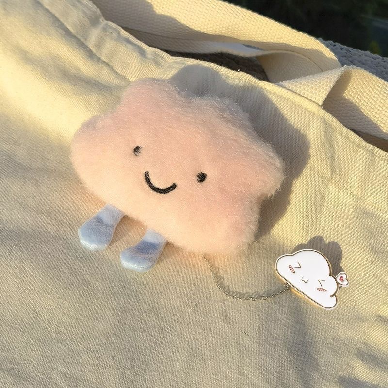 Cadena de dibujos animados broches de pelusa lindas muñecas pines creativos accesorios de pareja al por mayor joyas colgantes nicho