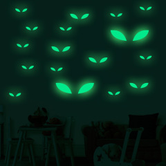 国境を越えた新型ハロウィーンは目の夜光を覗き込んで精雕蛍光シールを貼っている