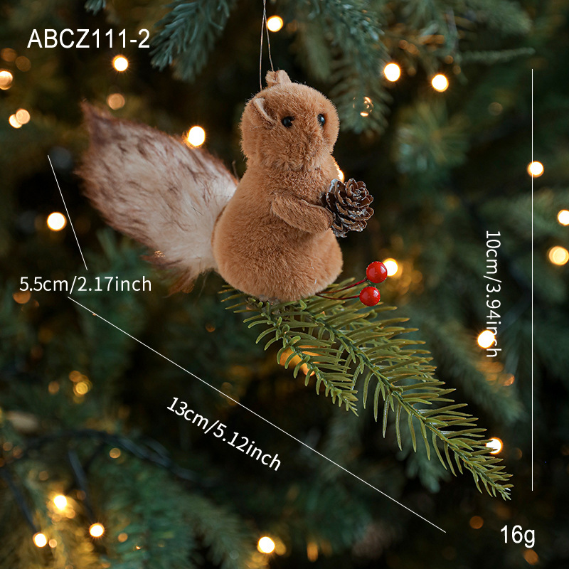 Colgante de ardilla de peluche transfronterizo rama de pino muñeca de dibujos animados decoración del árbol de Navidad decoración de escritorio colgante en stock