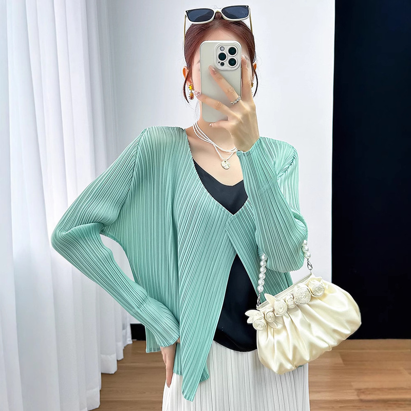 Miyake 2024 Summer Commuter Style Fashionable Korean Version Age-Reducing Slimming Long-Sleeve Solid Color Buttonless Short Jacket Top for Women
