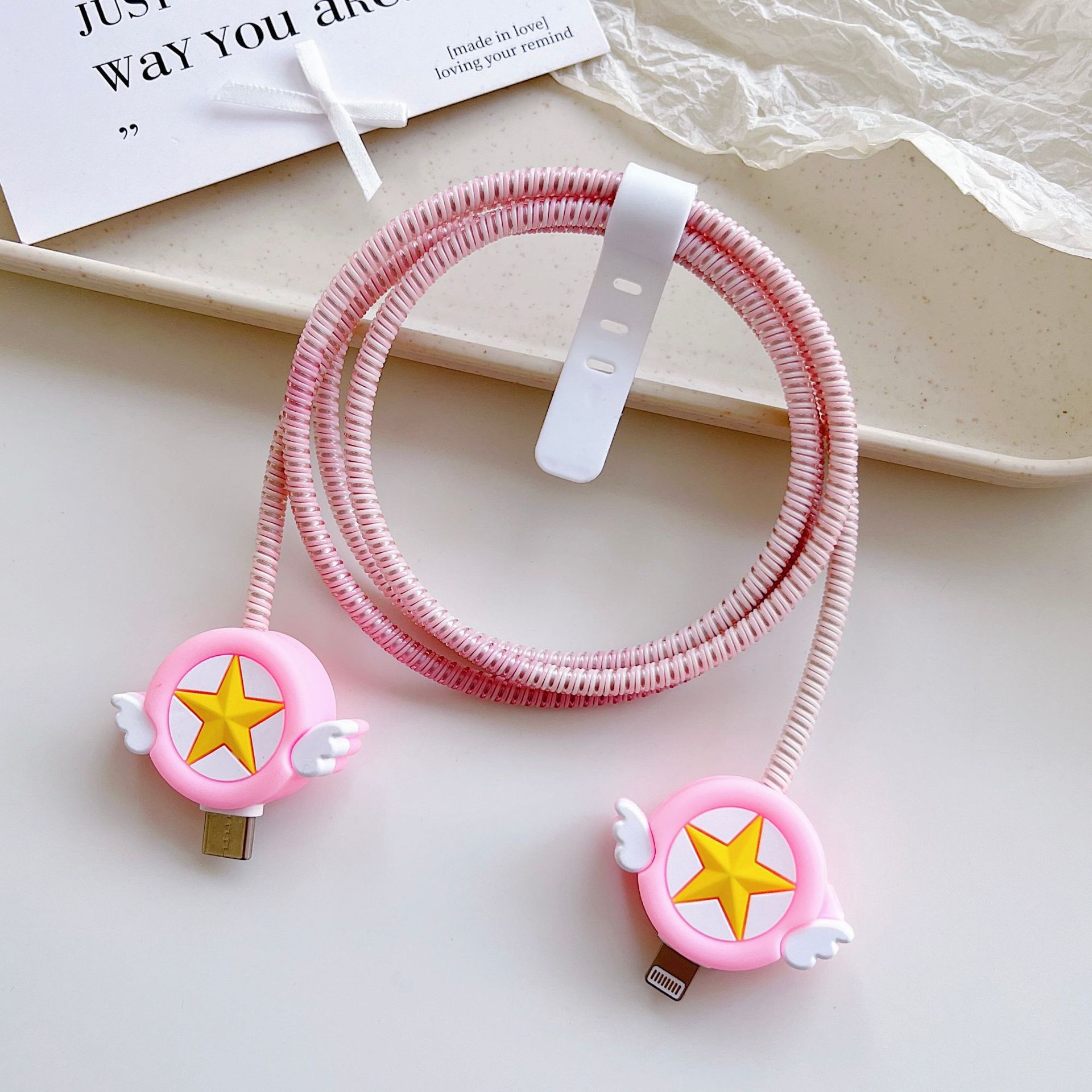 Amazon cartoon cable de datos cubierta adecuada para Apple Android cable de datos de carga rápida cuatro piezas en stock al por mayor