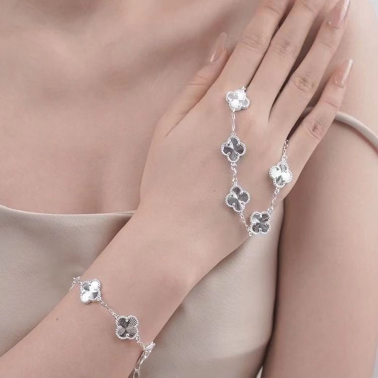 新しい甘くてかわいいスタイルのクローバーブレスレット、ファッショナブルで多用途な五花ブレスレット、卸売供給|undefined