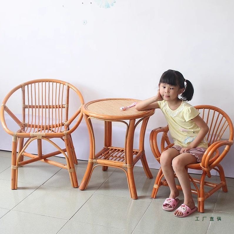 Taburete pequeño, taburete bajo, silla de caña, silla de comedor, silla doméstica, silla de mesa, silla de caña, silla de caña