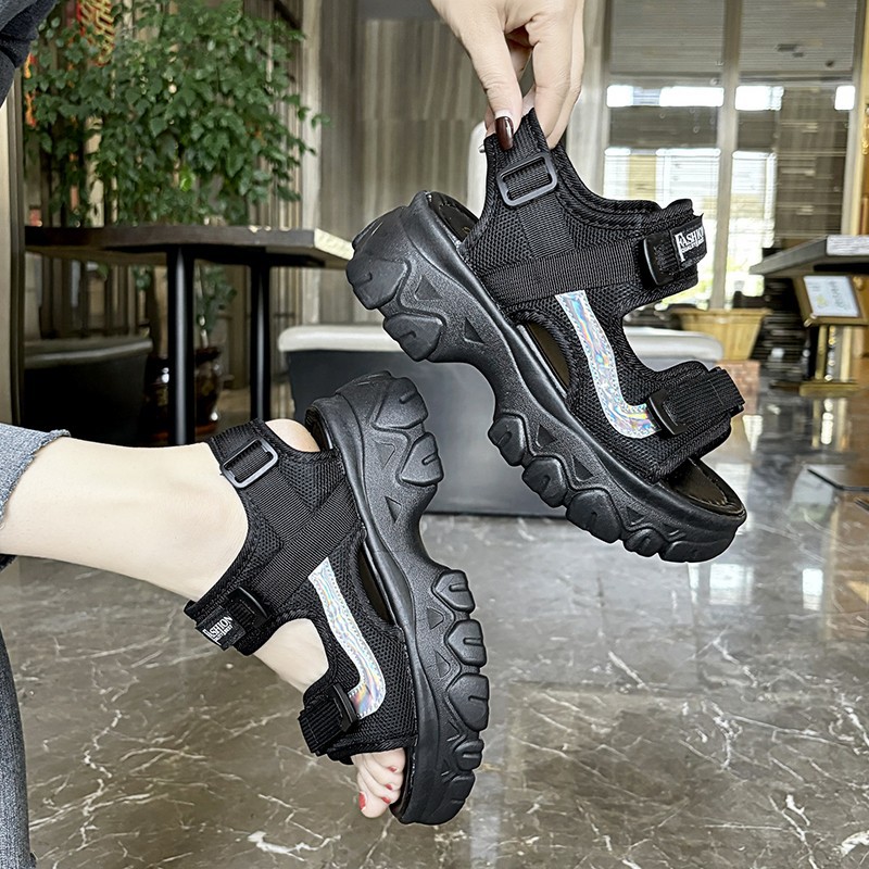 2026 verano nuevo padre sandalias mujeres muffin zapatos deportivos red popularidad de moda romana zapatos de playa de estudiantes