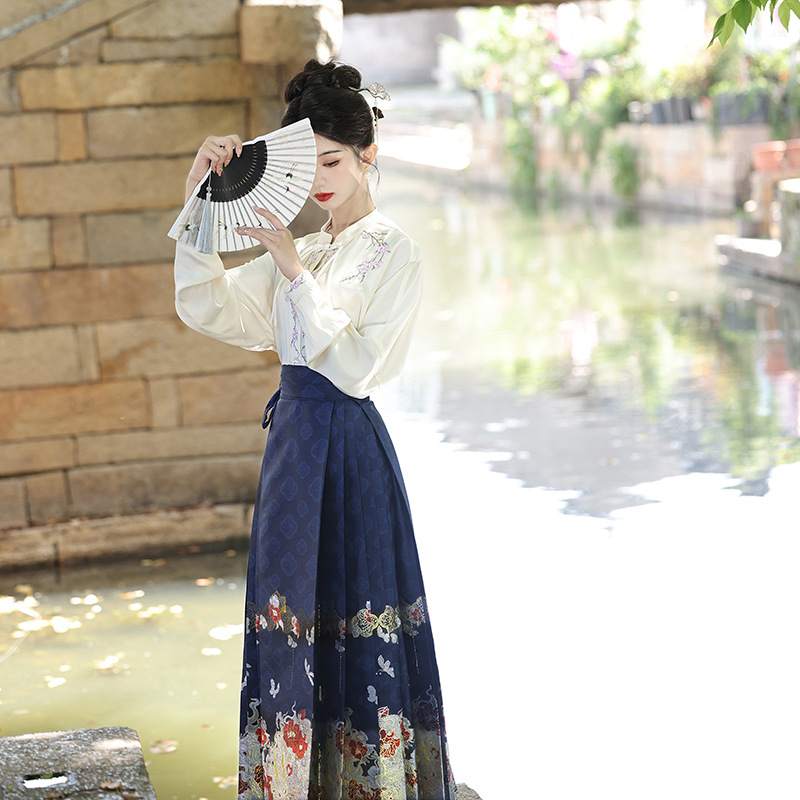 Heavy-duty embroidered gold-embroidered Hanfu set, Ming Dynasty style, horse-face skirt, women's 2026 new engagement dress.