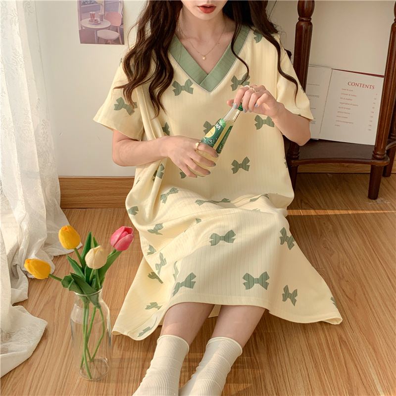 大きいサイズの300斤の月子服の夏の薄いタイプの半袖の妊婦は乳を与えます。