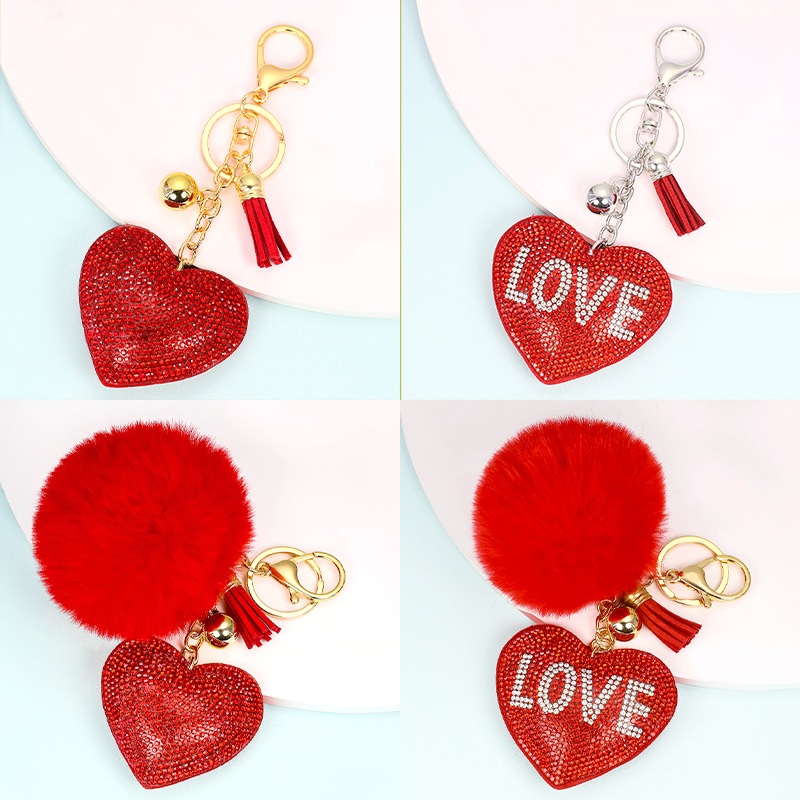 Venta caliente transfronteriza terciopelo coreano diamante color sólido amor corazón pelo bola llavero colgante bolso de las mujeres accesorios personalización
