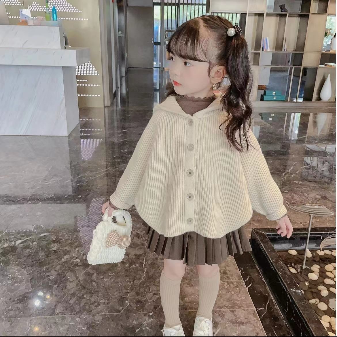 女童针织开衫外套春秋装2026新款儿童蝙蝠衫韩版洋气女孩连帽毛衣