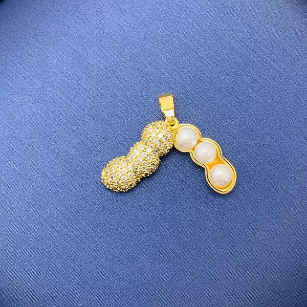 【013】 Three peanuts*golden color