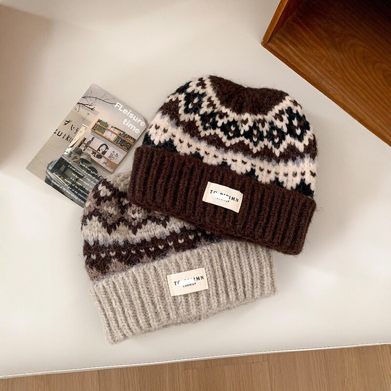 Retro Fair Isle Knitted Woolen Hat for Women in Autumn and Winter, Warm and Versatile Ear Protection Hat, Loose Face-Showing Small Toe Cap Retro Fair Isle Knitted Woolen Hat for Women in Autumn and Winter, Warm and Versatile Ear Protection Hat, Loose Face-Showing Small Toe Cap