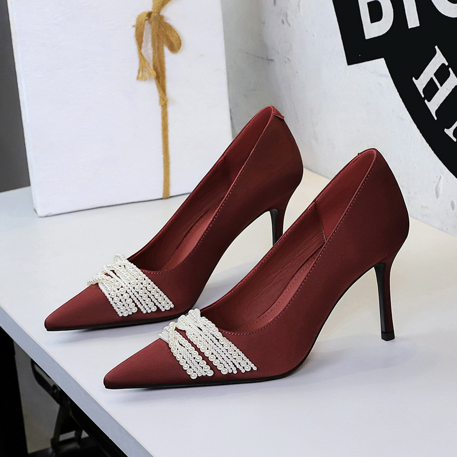 2627-8 European and American style fashionable high heels for banquets, pointed toes, shallow mouth, fine heels, high-end feel, pearl chain, one foot sole