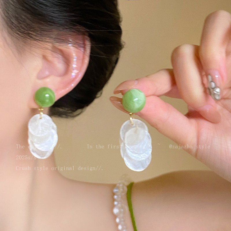 Vacancias suave hilo de malla brilla petal pendientes 2026 nuevo super temperamento perla perla hermosa joyas de orejas