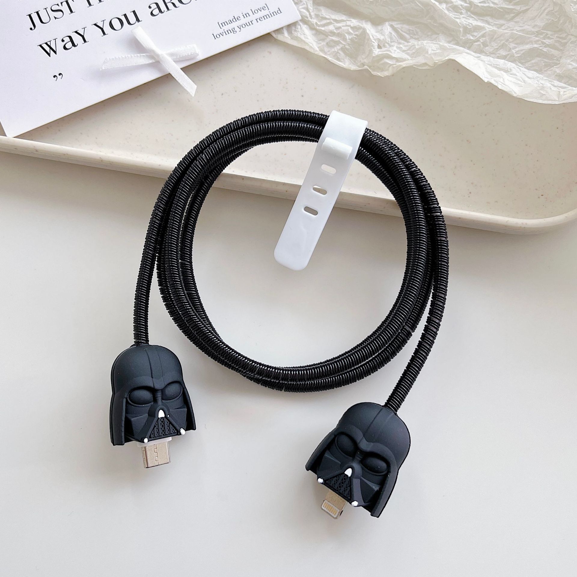 Amazon cartoon cable de datos cubierta adecuada para Apple Android cable de datos de carga rápida cuatro piezas en stock al por mayor