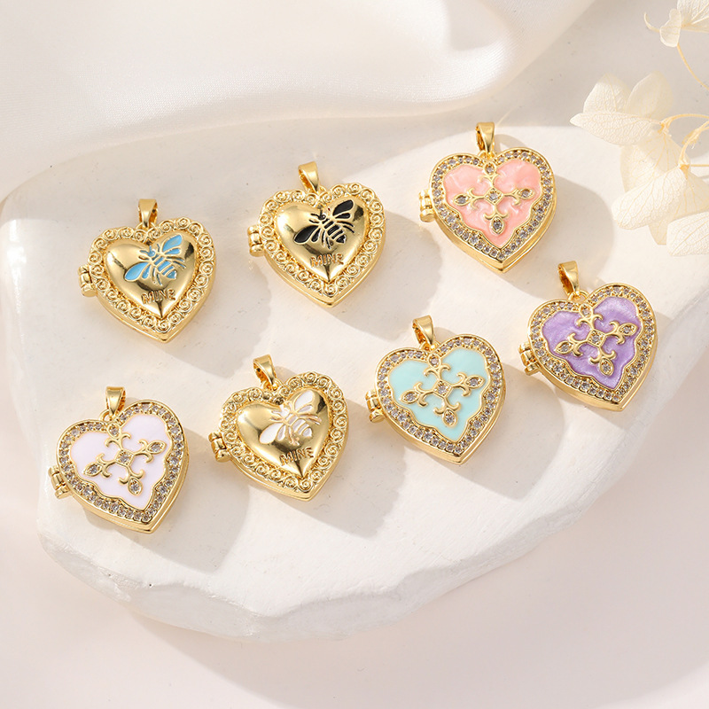 Photo Box That Can Be Opened, Heart-Shaped Photo, Niche Design, Commemorative Bee Pendant Necklace, Gift for Girlfriend, Engraved with Hand and Foot Prints