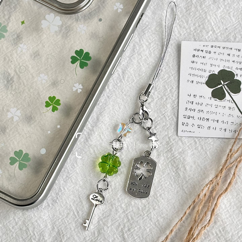 Accumulate Lucky Four-Leaf Clover Lanyard Camera Bag Pendant Pendant Handmade Beaded Homemade Girly Heart Phone Case Chain