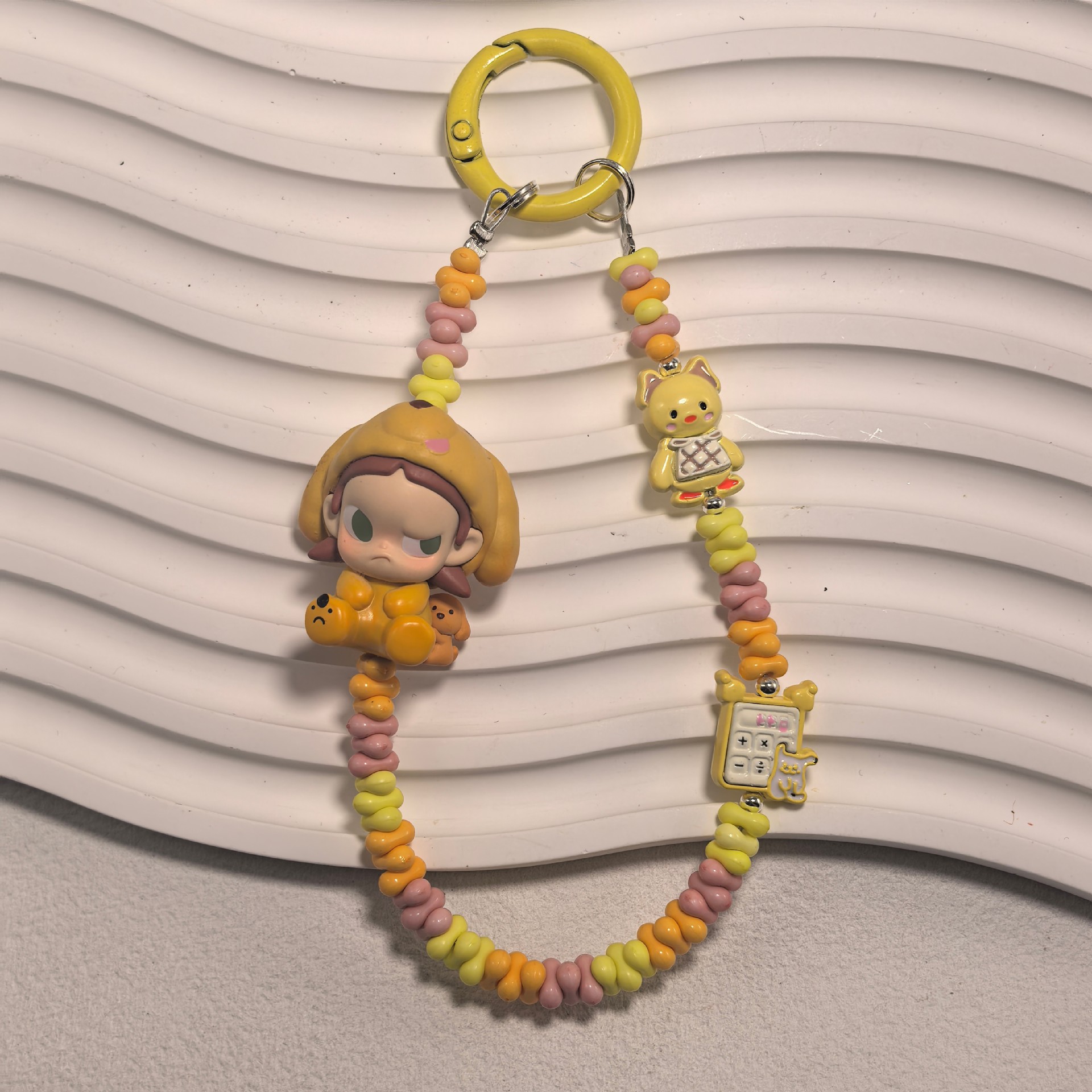 앉아있는 강아지