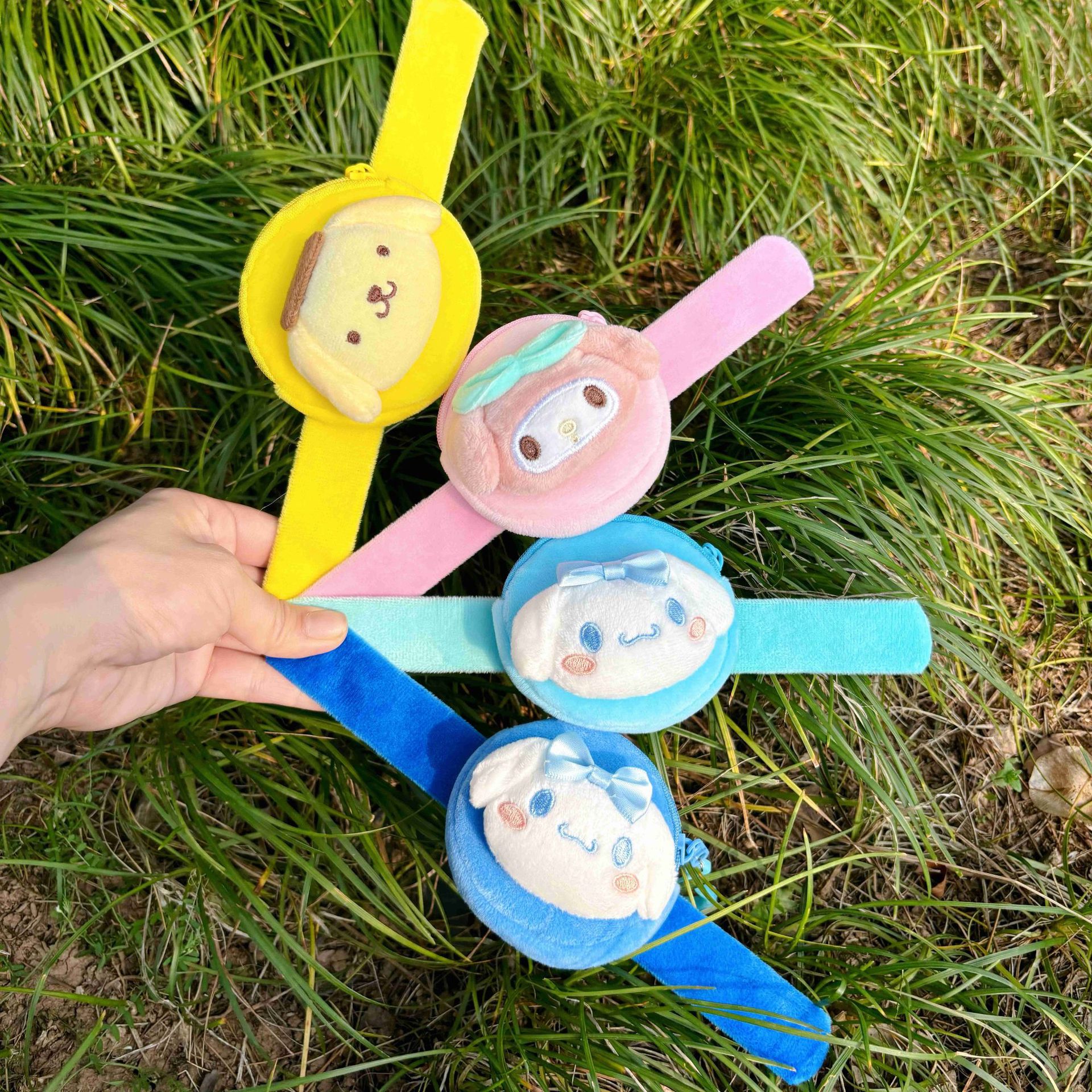 Monedero circular de felpa estilo Sanrio con pulsera creativa mini bolso colgante para auriculares venta transfronteriza