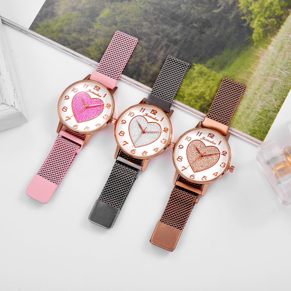Cute Sweet Heart Shape Buckle Quartz Women's Watches display picture 3