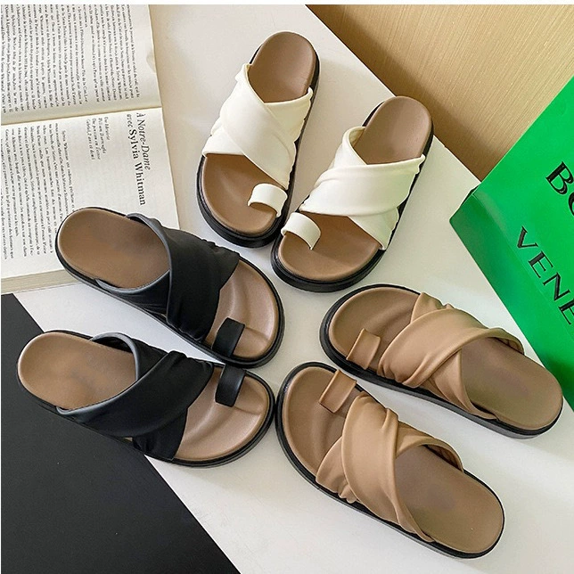 Травяные тапочки с толстым подошвением женский 2024 новый летний пляж носить кроссовер мода повседневные дикие сандалии на мягком подошве