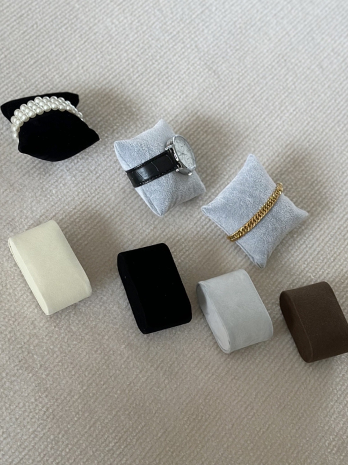In-Stock Bracelet Bangle Watch Box Pillow Counter Bracelet Stand Display Fixed Small Pillow Bag Soft and Hard Factory