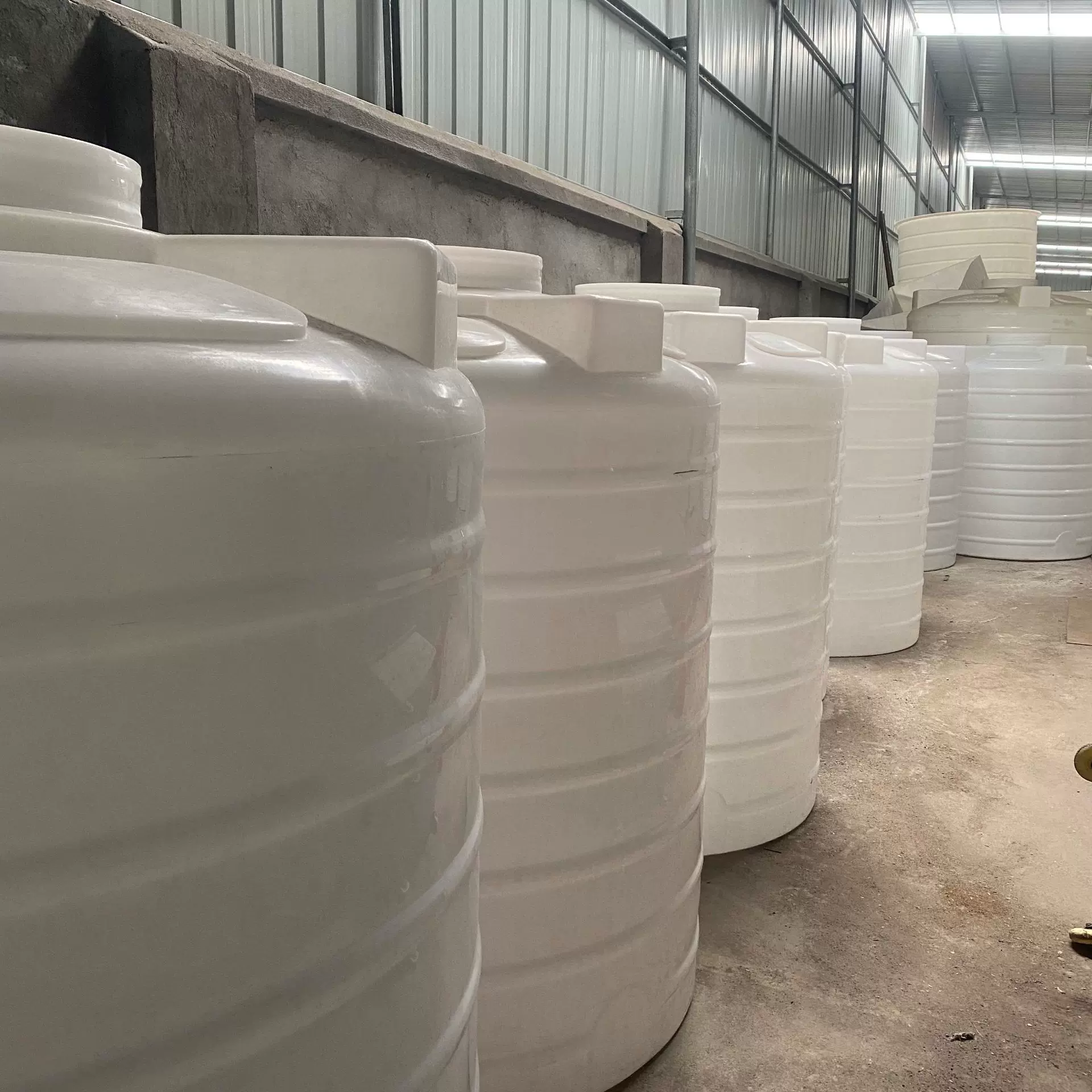 广东聚乙烯耐酸碱塑料水塔立式加厚储罐用于化工行业化妆品行业