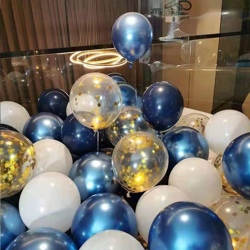 誕生日に風船を配置して結婚します。現場に風船を配置します。|undefined