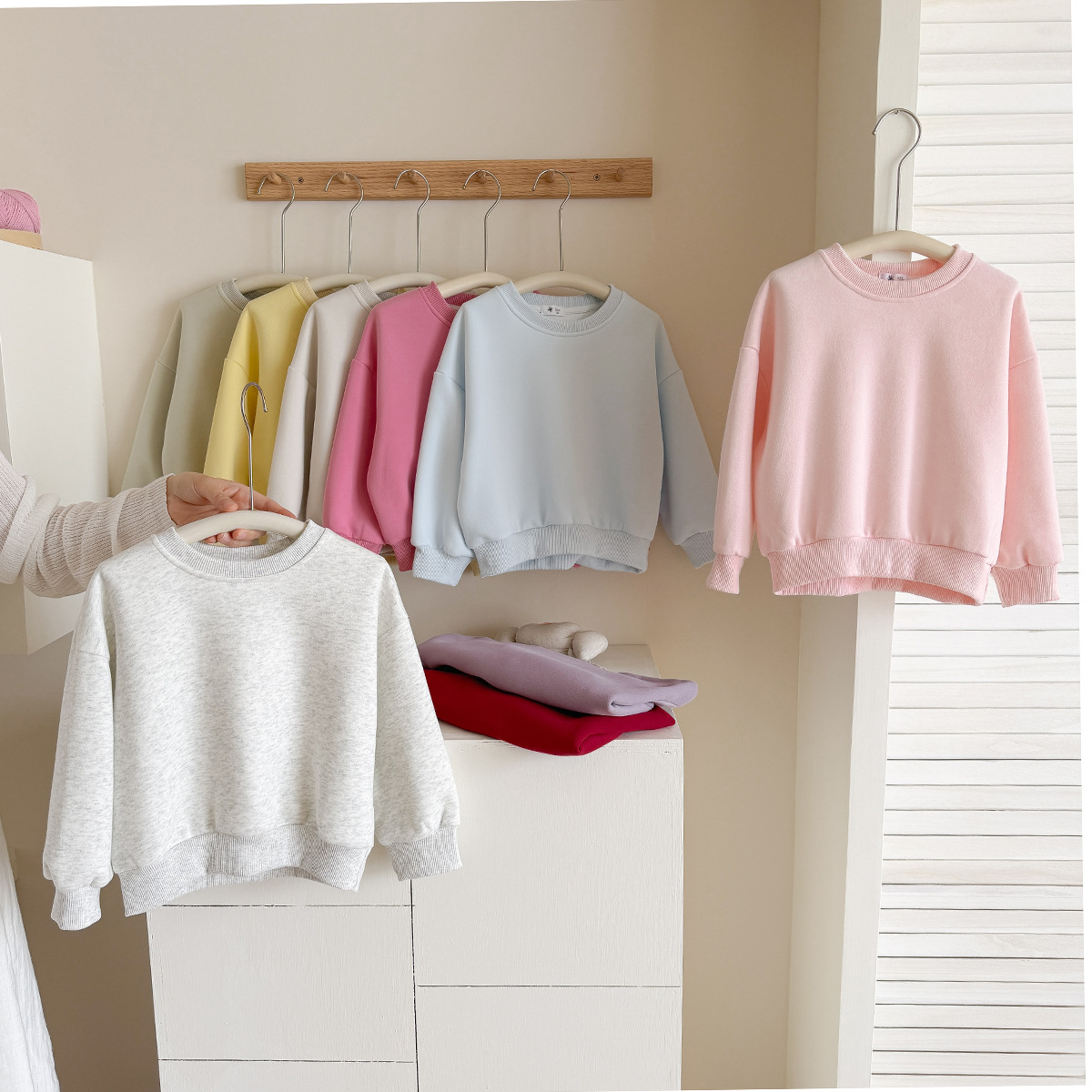 Solid color autumn sweatshirt with a round collar