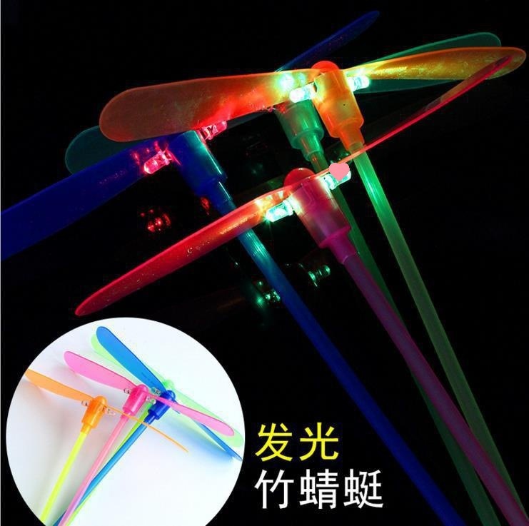 露店のおもちゃの卸売り義烏夜市の小さいものが売れています。夜はプレゼントで人気があります。|undefined