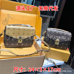 包包女2025新款真皮经典女士斜挎包真皮邮差女款印花女包时尚休闲