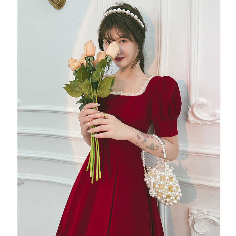 Vestido de Novia para Brindis, Estilo Otoño 2025, Color Borgoña, para Novias Delgadas, se Puede Usar Informalmente y te Hace Lucir Más Delgada Después de la Boda.