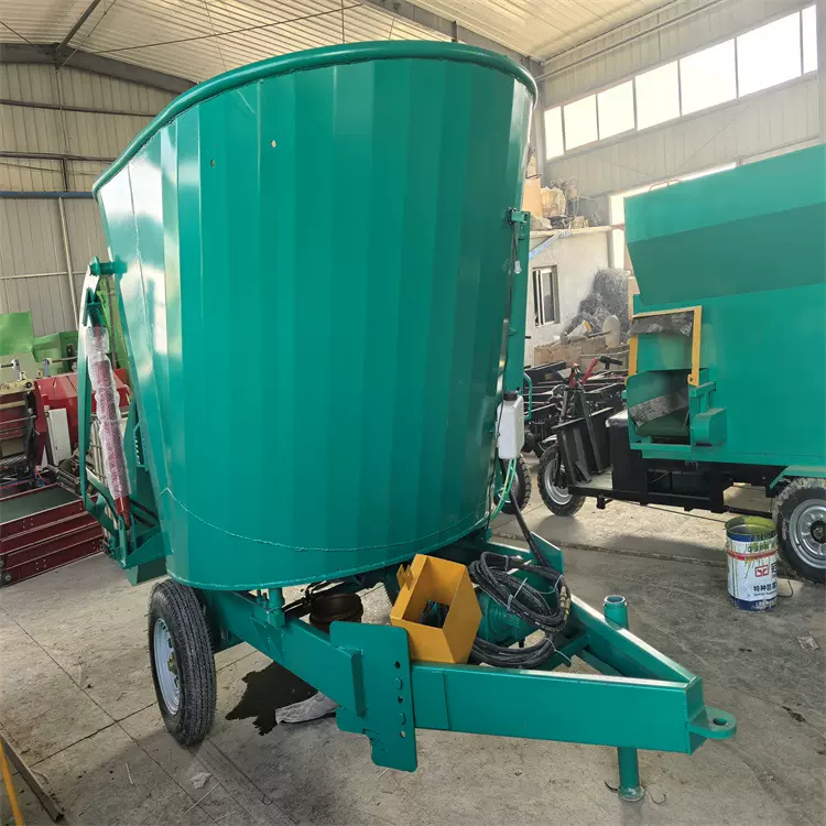 36立方立式粉碎搅拌机 全天粮饲料制备机 牛羊饲草料混合机