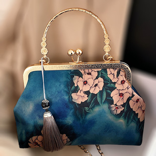 Antique Classic Portable Cheongsam Bag Women's 2025 New Arrival Vintage Chinese Style Clip Bag Embroidered Hanfu Mother Bag