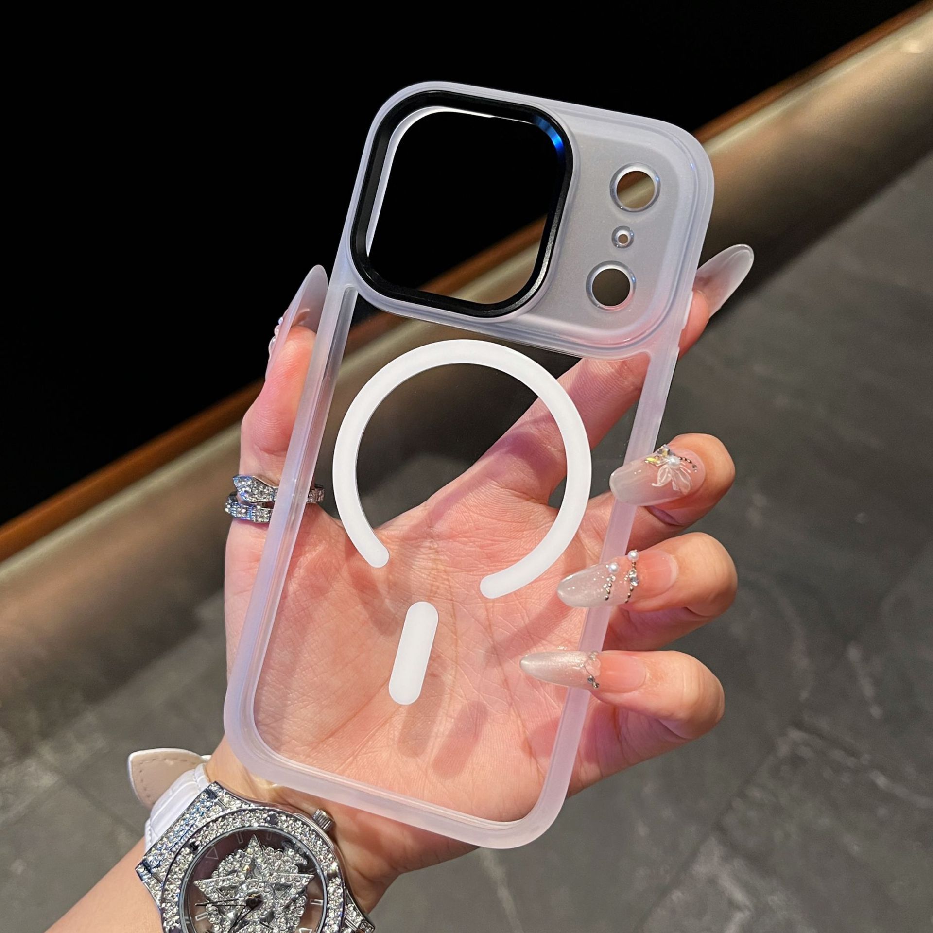 Aplicable a Apple 15 escudo de oro succión móvil transparente para mujeres iPhone17PROMAX