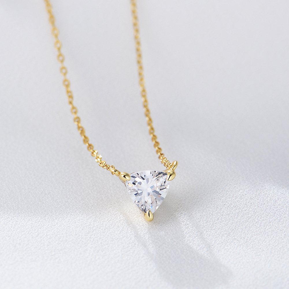 Luz nicho diseño de lujo en forma de corazón COLLAR COLGANTE de circón s925 plata esterlina simple cadena de clavícula TikTok transmisión en vivo