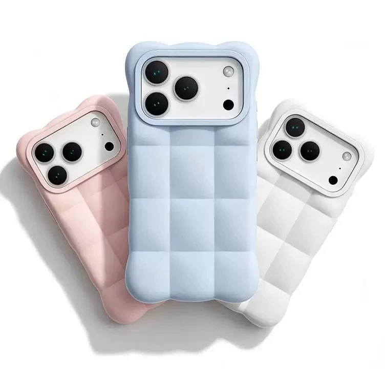 Чехол для iPhone 18 Pro Max жидкий силикон с крупными вырезами