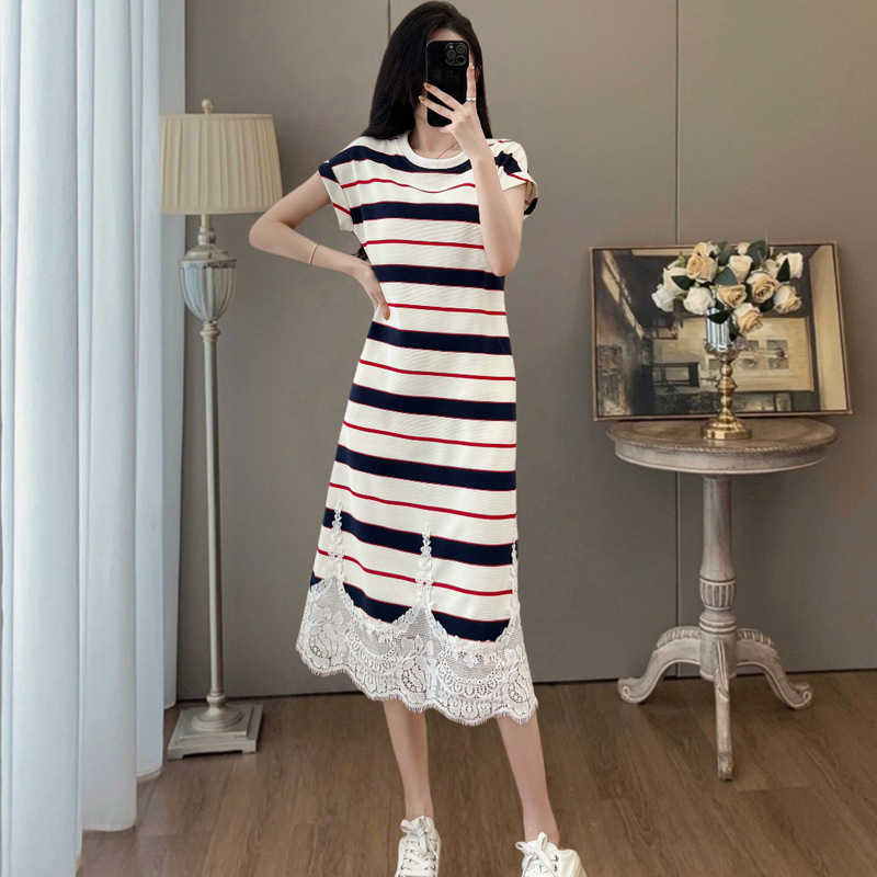 3999 Real Shot Striped Dress with Lace Splicing and Slit, Fashionable and Simple, Slimming and Long Plus Size T-Shirt Dress