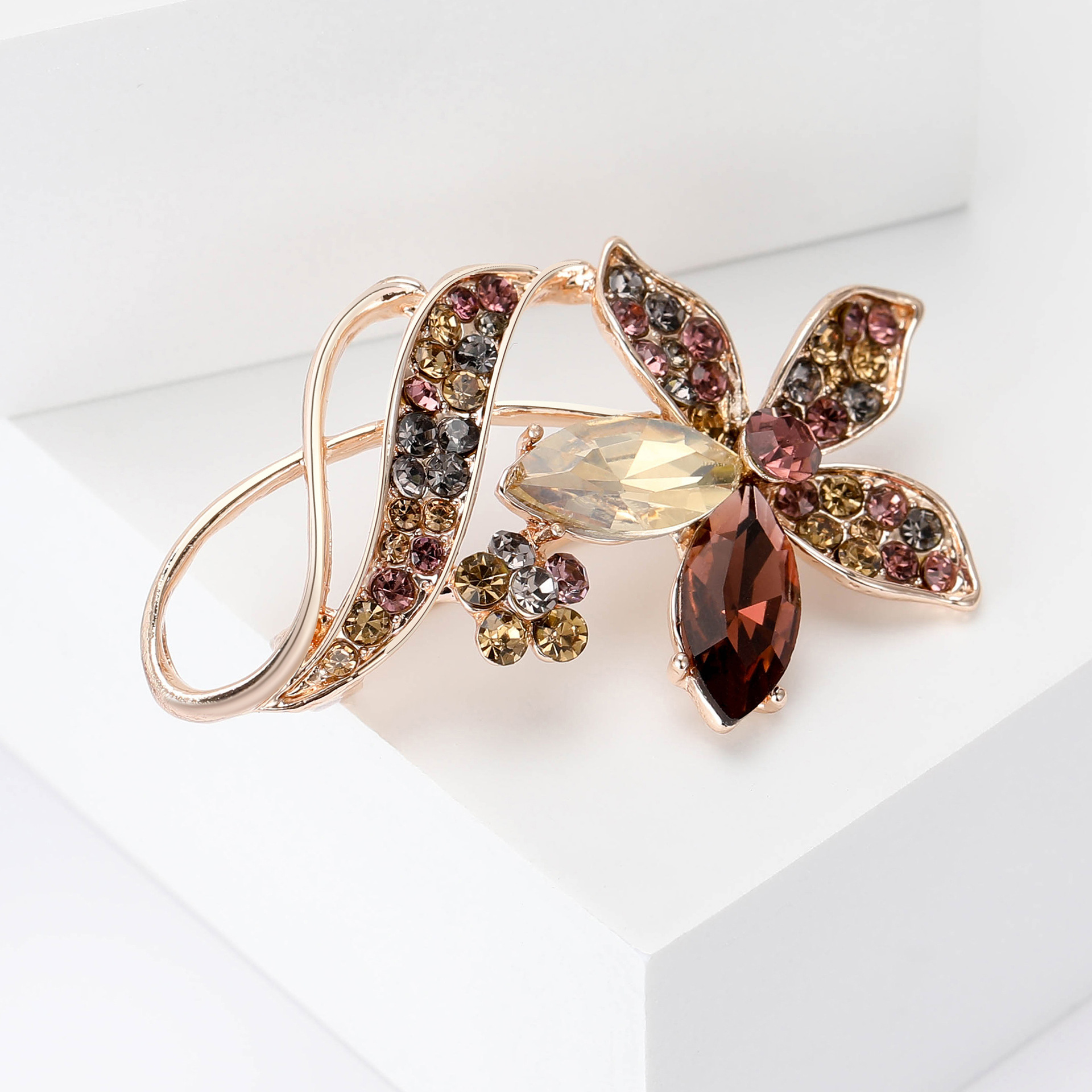 All Seasons Season Elegant Glam Pin Flower Alloy Rhinestones Women's Brooches