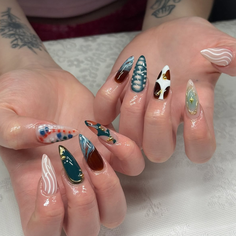 Cross-Border Almond Style Ocean Summer Style Gilt Coral Pattern Wearable Manicure Nails Fake Nails 24 Pieces