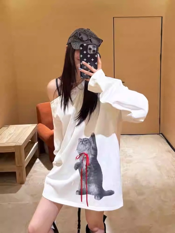 蝴蝶结小猫印花露肩长袖T恤女宽松显瘦慵懒风上衣|undefined