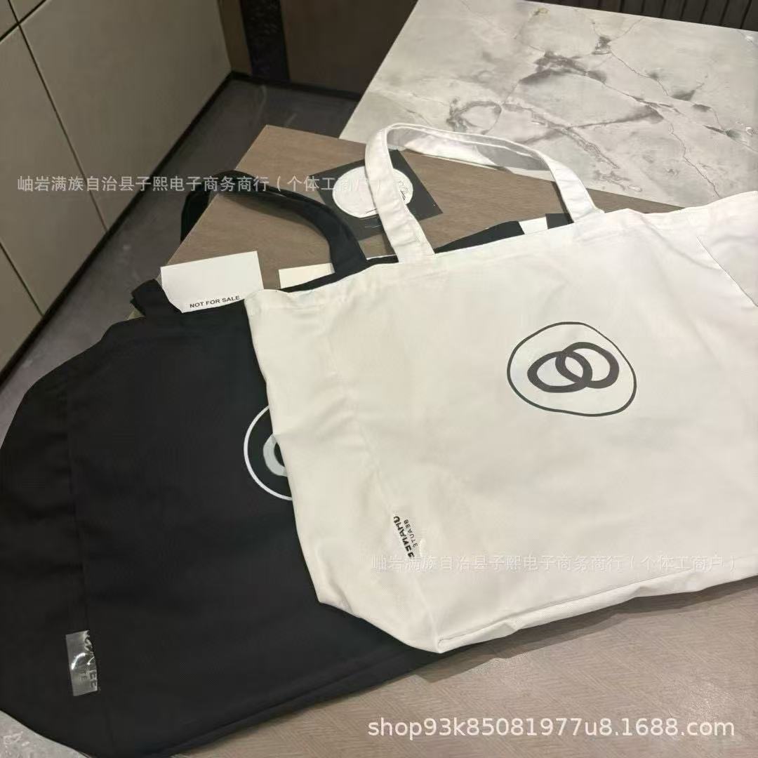 台湾代购彩妆积分黑白帆布袋 vip gift 帆布托特包妈咪包手提单肩