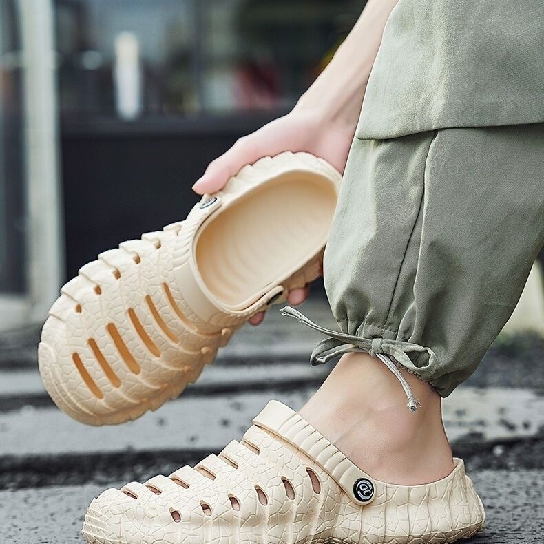 Korean-Style Men's Sandals, Mint-Colored, Lightweight, Versatile, Outdoor Quick-Dry, Soft, Trendy Closed-Toe Clogs Korean-Style Men's Sandals, Mint-Colored, Lightweight, Versatile, Outdoor Quick-Dry, Soft, Trendy Closed-Toe Clogs
