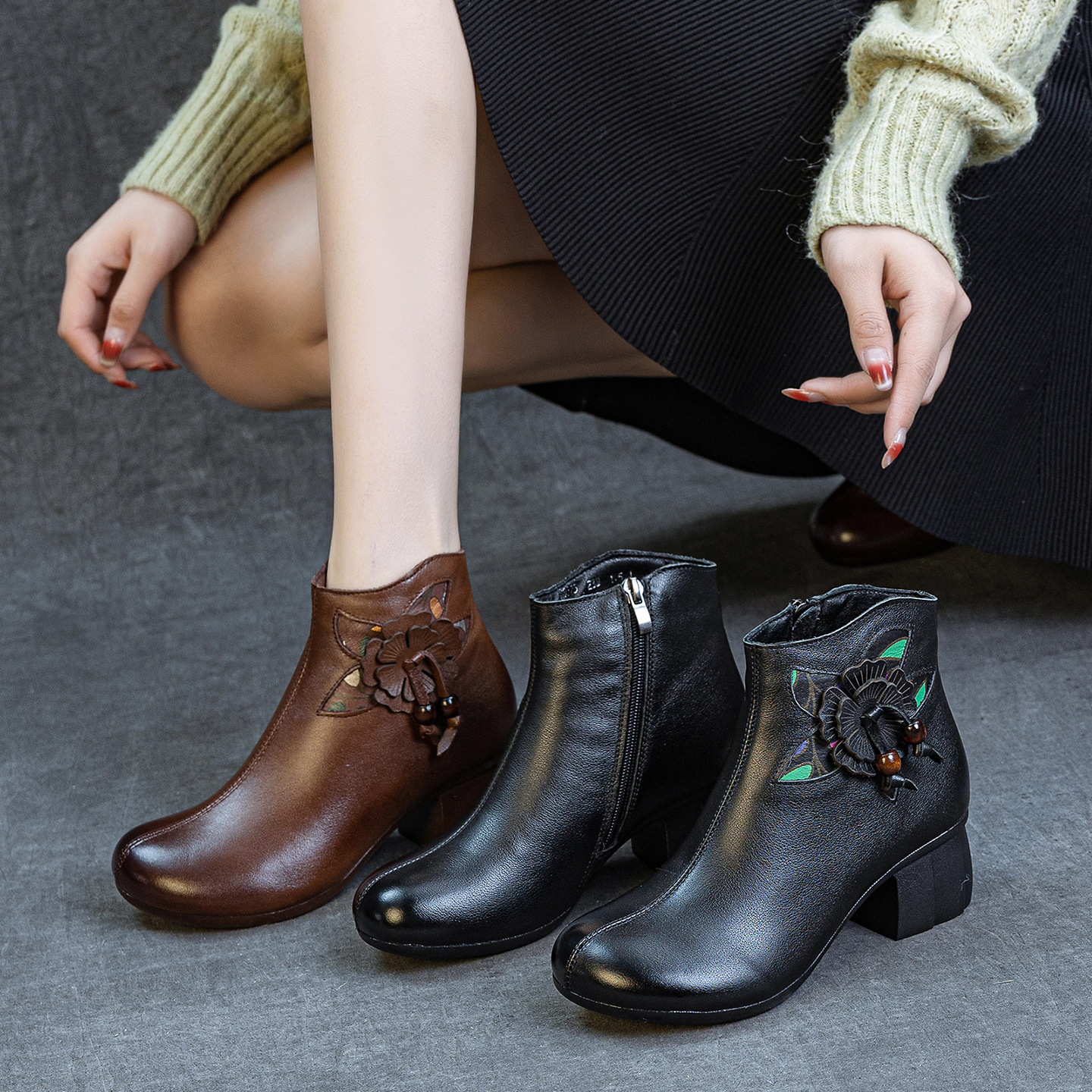 真皮靴子女2025秋冬季新款粗跟软底加绒加棉短靴头层牛皮花朵女靴